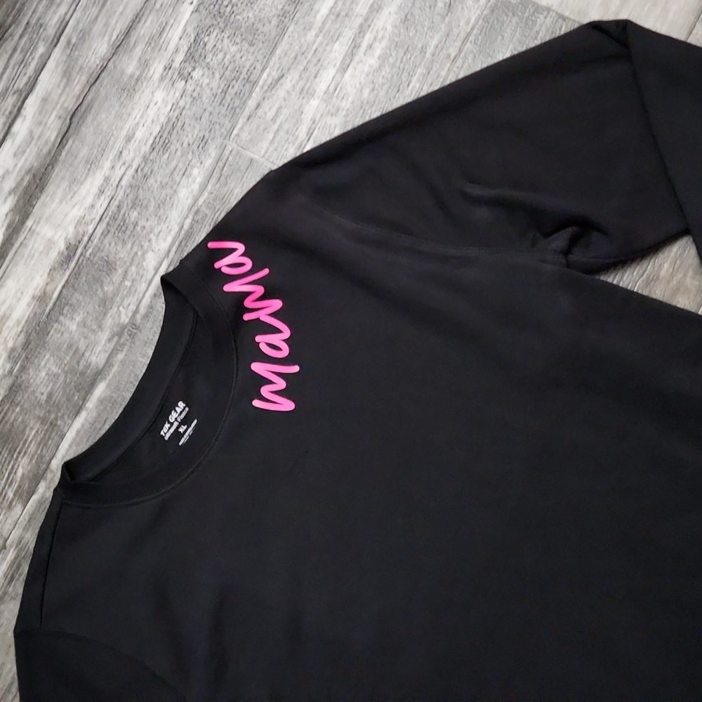 Black Ultrasoft Fleece Sweatshirt With Thumb Holes " MaMa " Screen Print  Pink